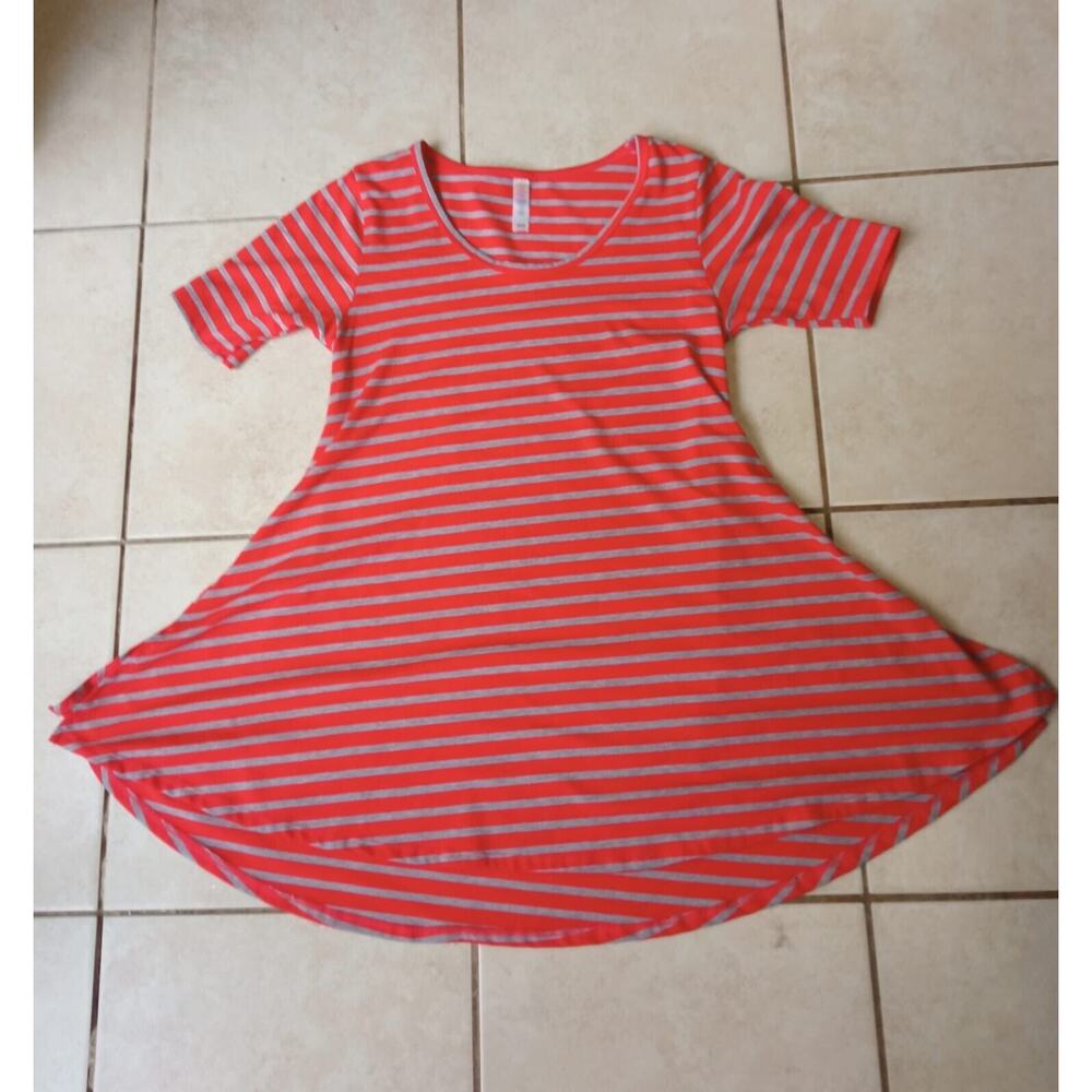 Lula Roe Women T-Shirt Red Striped Round Neck Short Sleeve Slit Side Size XXS